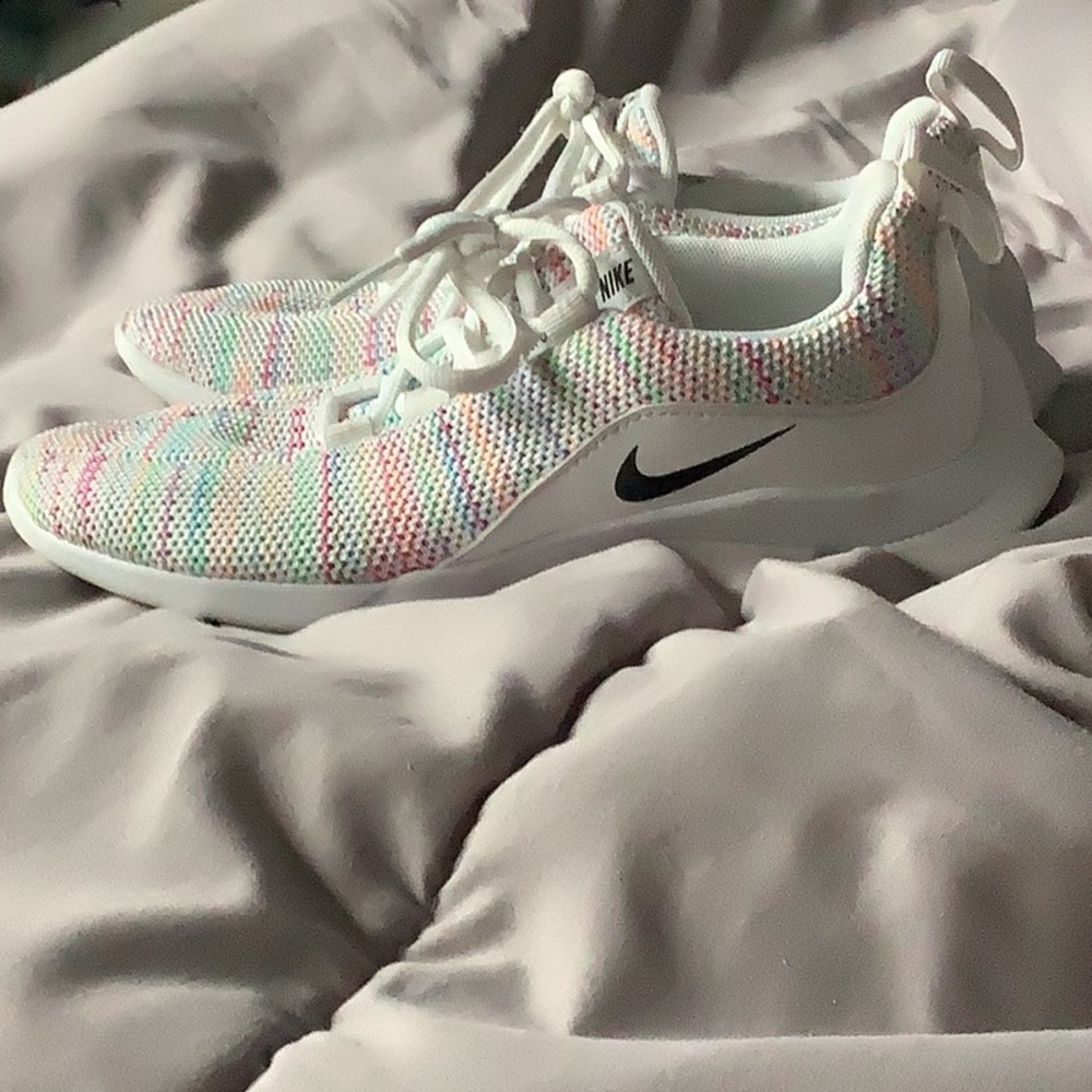 Nike Tennis Shoes